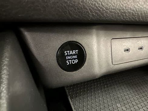 Used 2024 Nissan Rogue S AWD/4WD image 10