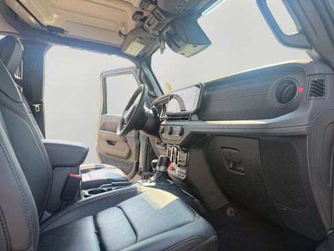 Used 2026 Jeep Wrangler Unlimited Rubicon AWD/4WD image 11