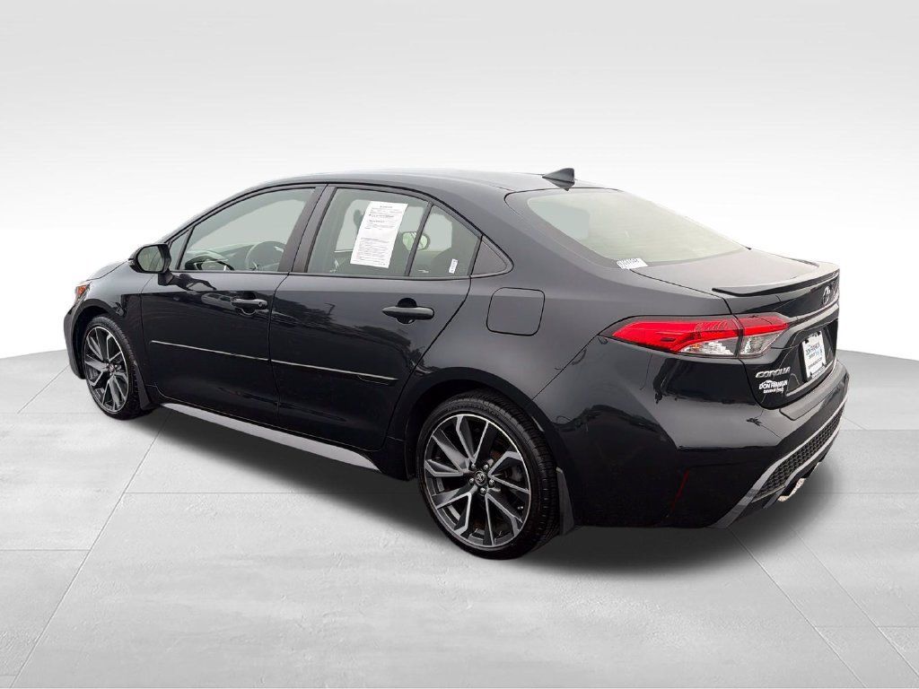 Used 2022 Toyota Corolla SE FWD image 3