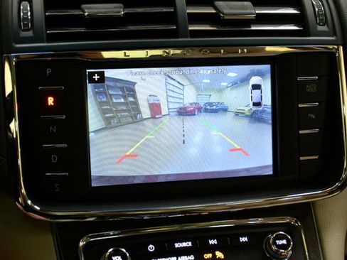 Used 2019 Lincoln Continental Select w/ Continental Climate Package image 33