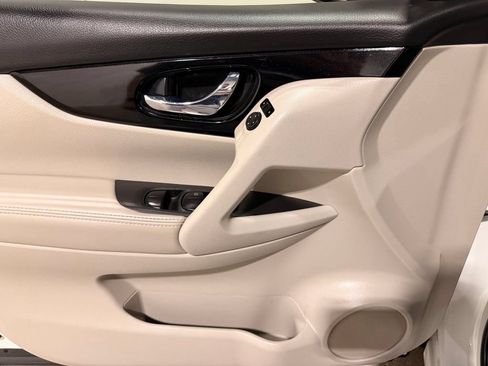 Used 2020 Nissan Rogue Sport SV FWD image 12