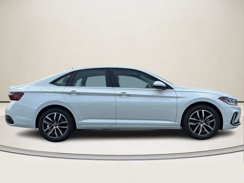 New 2026 Volkswagen Jetta SE FWD image 2