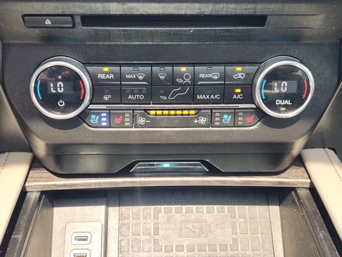 Used 2018 Ford Expedition Max Limited w/ Equipment Group 301A RWD image 18