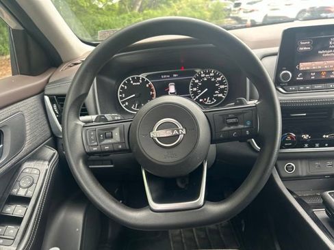 Used 2022 Nissan Rogue SV AWD/4WD image 14