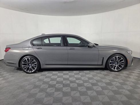 Used 2022 BMW 740i w/ M Sport Package RWD image 4