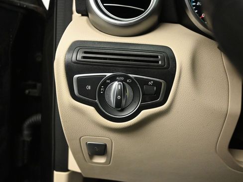 Used 2020 Mercedes-Benz GLC 300 4MATIC image 19