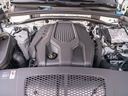 Certified 2026 Porsche Macan Turbo AWD/4WD image 29