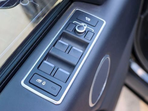 Used 2016 Land Rover Range Rover Supercharged image 14