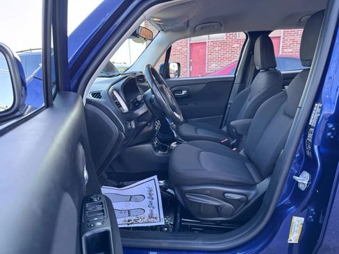 Used 2017 Jeep Renegade Latitude w/ Cold Weather Group image 13