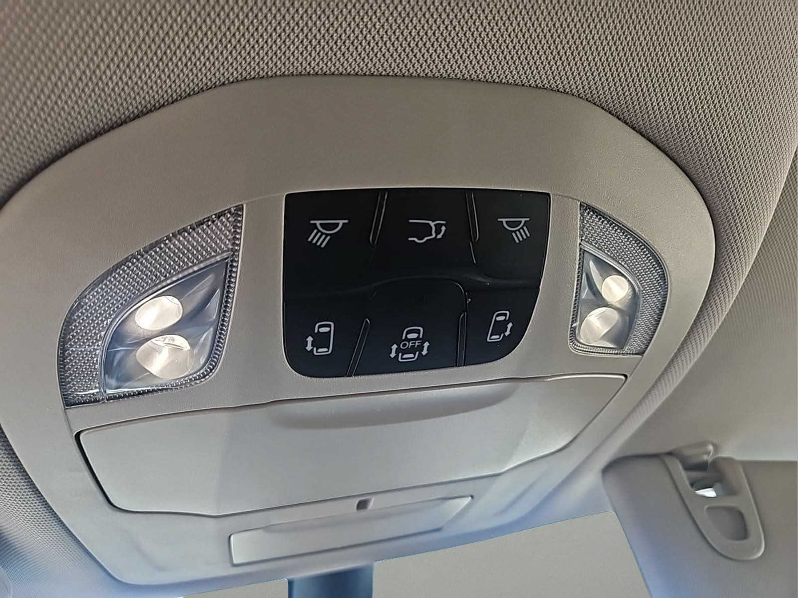 Used 2023 Chrysler Pacifica Touring-L FWD image 17