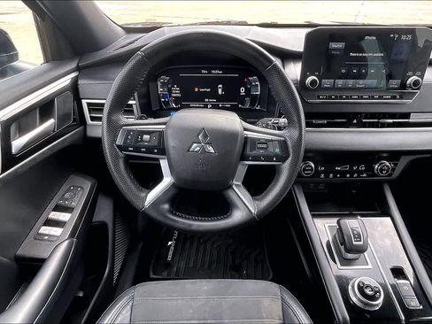 Used 2023 Mitsubishi Outlander SE Black Edition FWD image 14