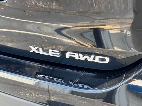Used 2023 Toyota Highlander XLE image 7