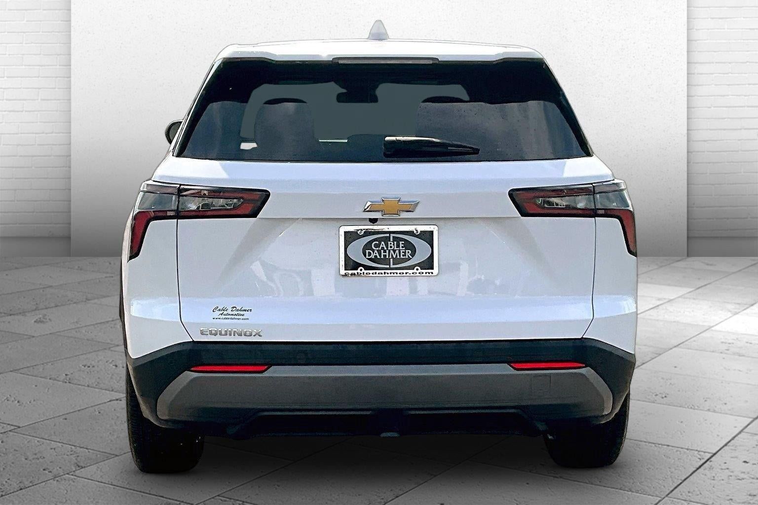 Used 2026 Chevrolet Equinox LT FWD image 3