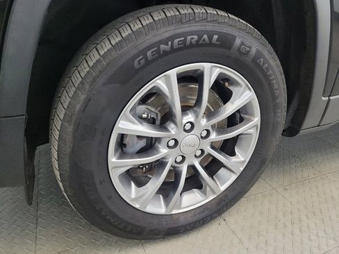 Used 2019 Jeep Cherokee Latitude Plus w/ Cold Weather Group image 31