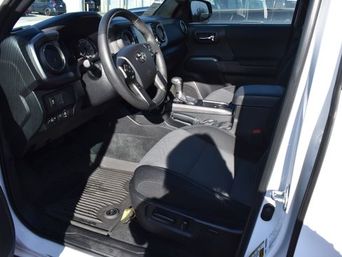 Used 2023 Toyota Tacoma TRD Sport image 12