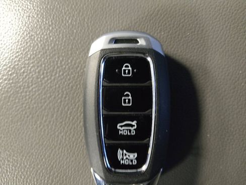 Used 2021 Hyundai Elantra SEL w/ Convenience + Premium Package FWD image 32