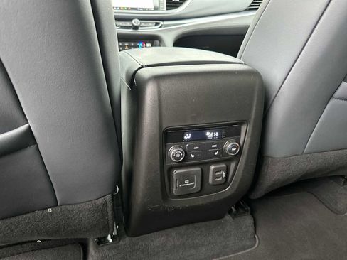 Used 2024 Buick Enclave Premium image 21