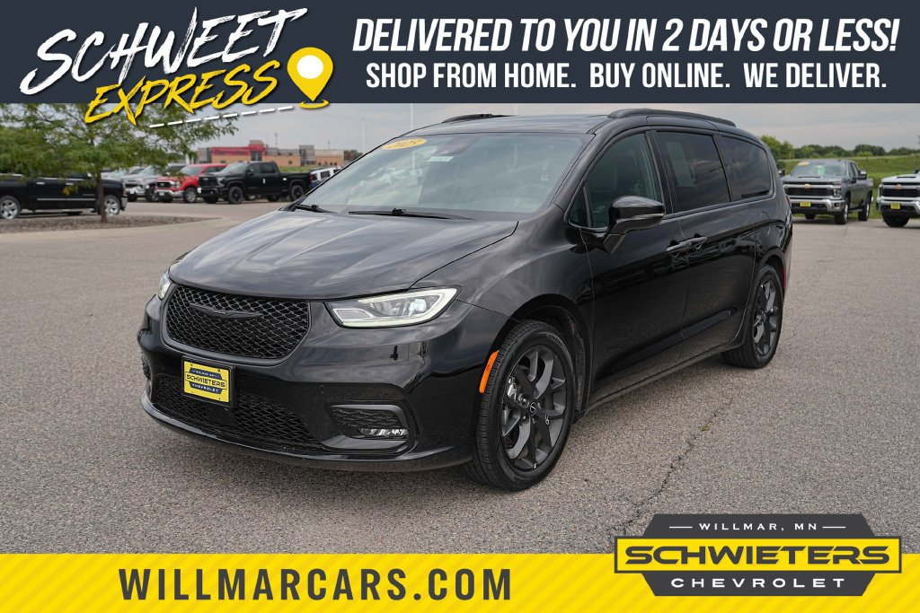Used 2025 Chrysler Pacifica Limited FWD image 1
