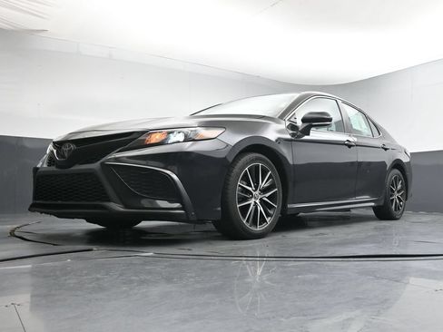 Used 2023 Toyota Camry SE FWD image 20