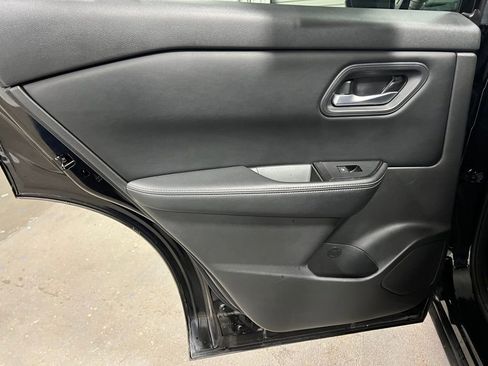 Used 2024 Nissan Rogue SV image 17