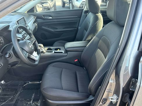 Used 2025 Nissan Altima 2.5 SV image 11