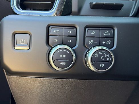 Used 2023 GMC Sierra 1500 Denali w/ Technology Package AWD/4WD image 13