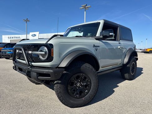 Used 2021 Ford Bronco First Edition AWD/4WD image 2