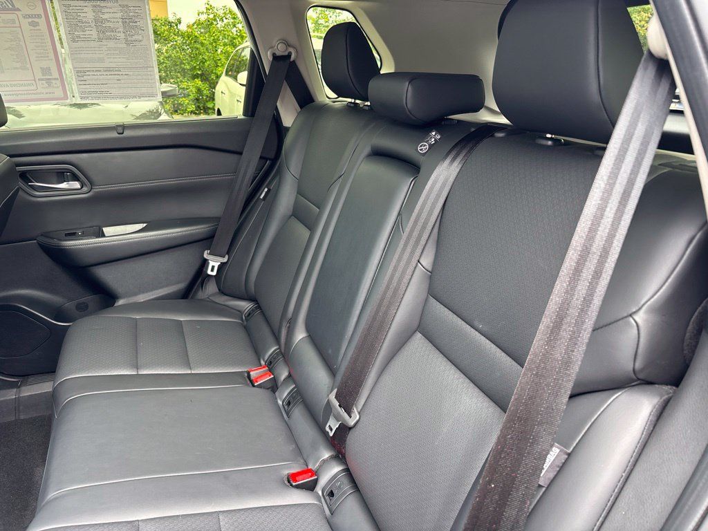 Certified 2024 Nissan Rogue SV w/ SV Premium Package AWD/4WD image 17