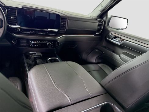 Certified 2024 GMC Sierra 1500 SLT image 17