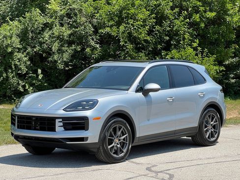 Certified 2025 Porsche Cayenne AWD/4WD image 1