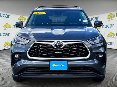 Used 2022 Toyota Highlander XLE image 2