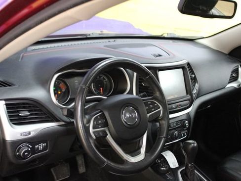 Used 2016 Jeep Cherokee Trailhawk w/ Leather Interior Group AWD/4WD image 14