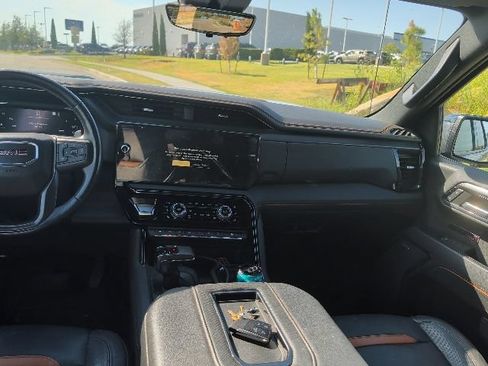 Used 2022 GMC Sierra 1500 AT4 w/ AT4 Premium Package AWD/4WD image 10