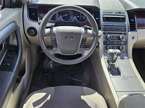 Used 2010 Ford Taurus SEL image 10
