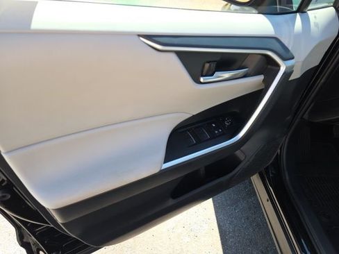 Used 2025 Toyota RAV4 XLE FWD image 26