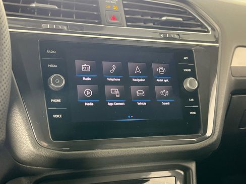 Used 2022 Volkswagen Tiguan SE R-Line image 14