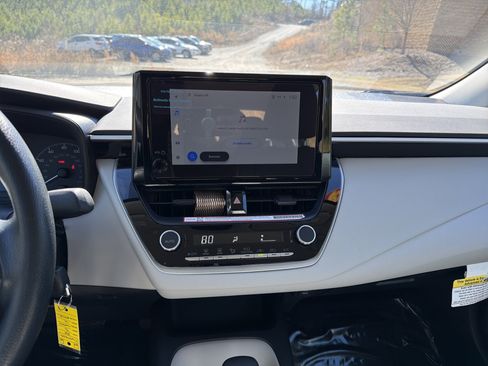 Used 2025 Toyota Corolla LE image 27