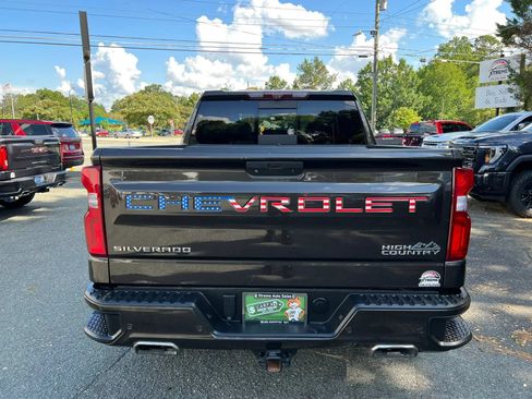Used 2021 Chevrolet Silverado 1500 High Country w/ Technology Package AWD/4WD image 5