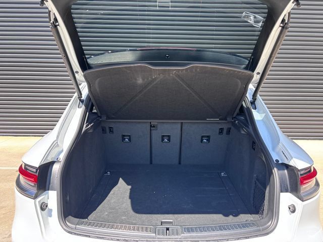 Certified 2024 Porsche Macan AWD/4WD image 26