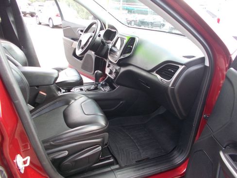 Used 2020 Jeep Cherokee Latitude Plus AWD/4WD image 9