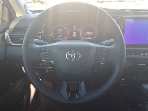 Used 2025 Toyota Camry XLE w/ Premium Plus Package image 12