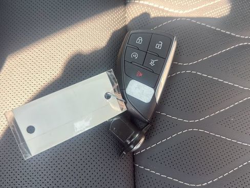 Used 2023 Buick Envision Avenir AWD/4WD image 25
