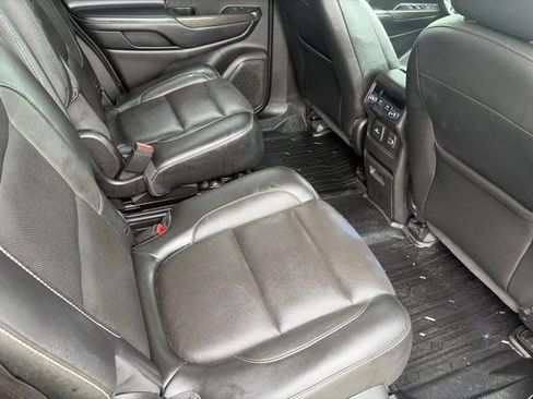 Used 2019 GMC Acadia SLT w/ LPO, Floor Liner Package FWD image 39