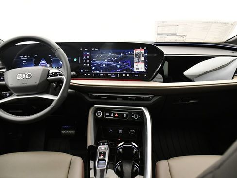 Used 2025 Audi Q5 Premium w/ Convenience Package image 19