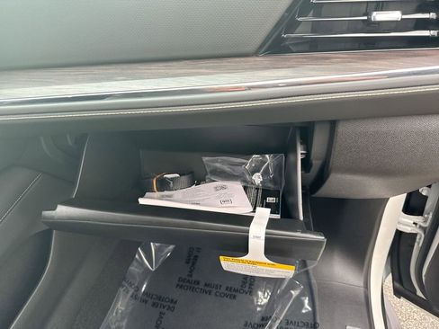 New 2025 Chevrolet Suburban Premier image 36