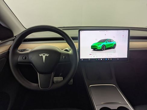 Used 2025 Tesla Model Y Performance image 7