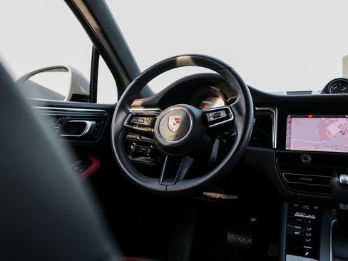 Certified 2022 Porsche Macan S image 26