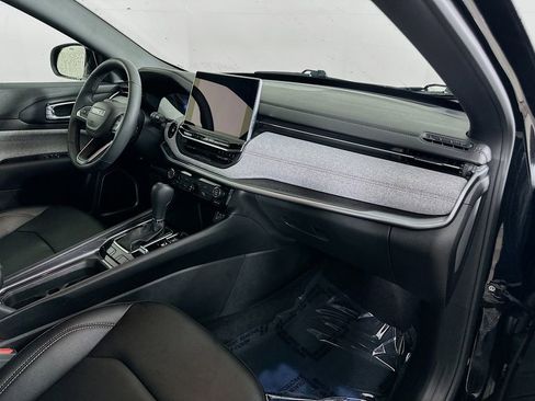 Certified 2024 Jeep Compass Latitude image 38