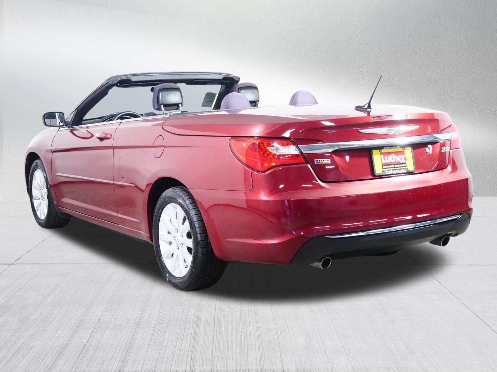 Used 2012 Chrysler 200 Touring FWD image 5
