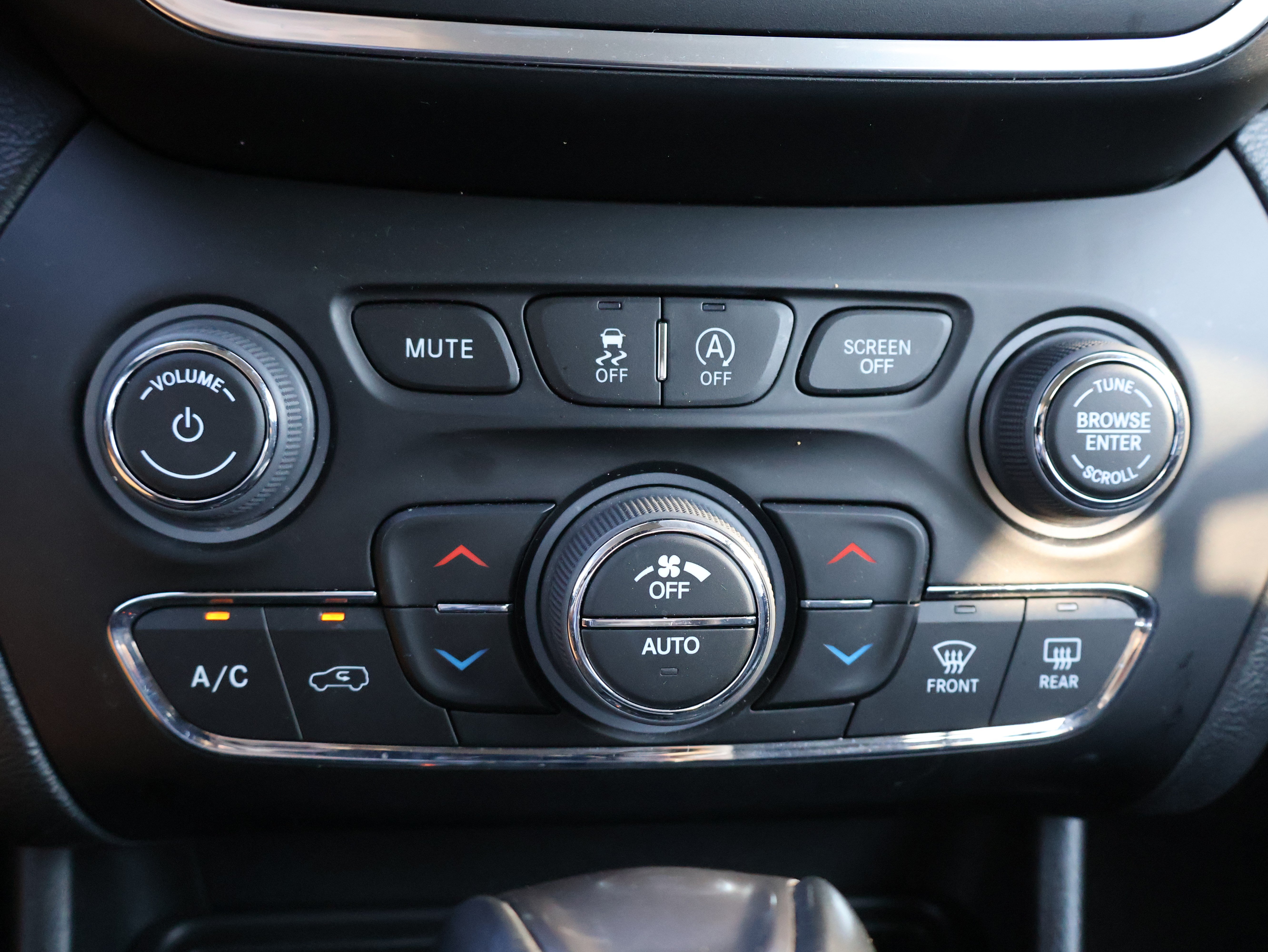 Used 2022 Jeep Cherokee Latitude Lux AWD/4WD image 20